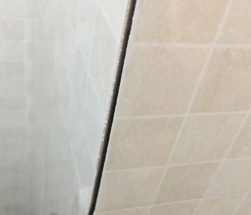 宜昌瓷砖空鼓维修公司分享阳台瓷砖脱落的修复过程可以分为以下几个步骤